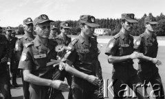 15.07.1987, Polska
III i IV zmiana Polskiej Lotniczej Eskadry Pomocy Etiopii, uroczystości na lotnisku po zakończeniu akcji.
Fot. Jarosław Tarań, zbiory Ośrodka KARTA [87-61] 
