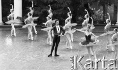 1988, Warszawa, Polska.
Łazienki Królewskie, Teatr na Wyspie - występ baletu radzieckiego.
Fot. Jarosław Tarań, zbiory Ośrodka KARTA [88-34]