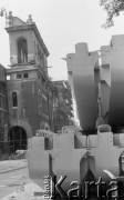 Maj 1988, Warszawa, Polska.
Remont Mostu Poniatowskiego, na pierwszym planie elementy konstrukcyjne.
Fot. Jarosław Tarań, zbiory Ośrodka KARTA [88-38]