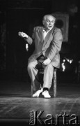 17.06.1988, Warszawa, Polska.
Tadeusz Łomnicki na deskach Teatru Dramatycznego. 
Fot. Jarosław Tarań, zbiory Ośrodka KARTA [88-70] 
