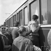 9.09.1988, Warszawa, Polska.
Orient Express Paryż-Hong-Kong na Dworcu Głównym w Warszawie.
Fot. Jarosław Tarań, zbiory Ośrodka KARTA [88-56] 
