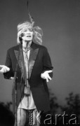 19.03.1988, Warszawa, Polska.
Sala Kongresowa w Pałacu Kultury i Nauki, na scenie Alina Janowska.
Fot. Jarosław Tarań, zbiory Ośrodka KARTA [88-73] 
