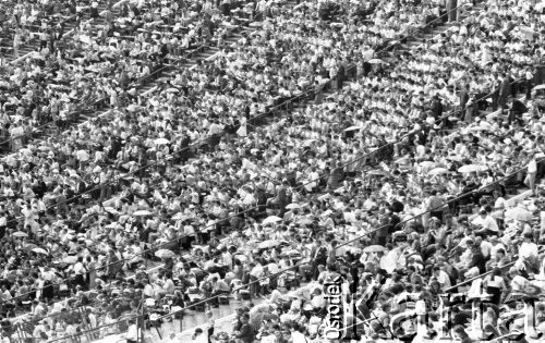 Sierpień 1989, Warszawa, Polska.
Stadion Dziesięciolecia, Międzynarodowy Kongres Świadków Jehowy.
Fot. Jarosław Tarań, zbiory Ośrodka KARTA [89-26] 

