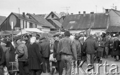 Marzec 1989, Nowy Targ, Polska
Czwartkowy targ w Nowym Targu, tłum kupujących.
Fot. Jarosław Tarań, zbiory Ośrodka KARTA [89-59] 
