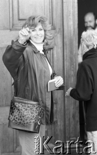 11.09.1989, Warszawa, Polska.
Stefania Powers, amerykańska aktorka polskiego pochodzenia, z wizytą w Polsce.
Fot. Jarosław Tarań, zbiory Ośrodka KARTA [89-93] 
