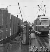 22.05.1968, Warszawa, Polska.
Przebudowa wiaduktu na Moście Poniatowskiego - tramwaj linii 23.
Fot. Jarosław Tarań, zbiory Ośrodka KARTA
