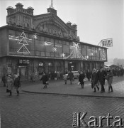 22.12.1968, Warszawa, Polska.
Hala Mirowska - przedświąteczna dekoracja świetlna.
Fot. Jarosław Tarań, zbiory Ośrodka KARTA
