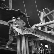 3.02.1968, Gdańsk, Polska.
Stocznia Gdańska, robotnicy podczas pracy.
Fot. Jarosław Tarań, zbiory Ośrodka KARTA