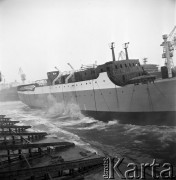 3.02.1968, Gdańsk, Polska.
Wodowanie trawlera przetwórczego dla ZSRR. 
Fot. Jarosław Tarań, zbiory Ośrodka KARTA

