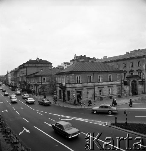 Październik 1968, Warszawa, Polska. 
Ulica Nowy Świat - przechodnie, przejeżdżające samochody.
Fot. Jarosław Tarań, zbiory Ośrodka KARTA