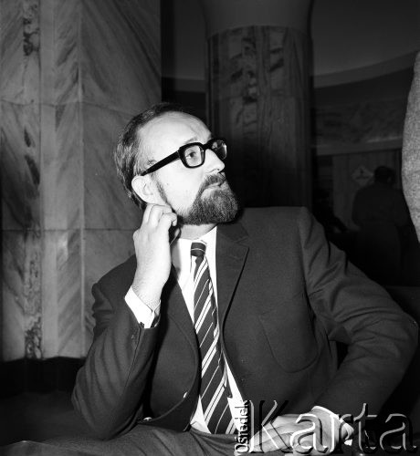 23.12.1968, Polska.
Portret kompozytora i dyrygenta Krzysztofa Pendereckiego. 
Fot. Jarosław Tarań, zbiory Ośrodka KARTA