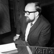 23.12.1968, Polska.
Portret kompozytora i dyrygenta Krzysztofa Pendereckiego. 
Fot. Jarosław Tarań, zbiory Ośrodka KARTA