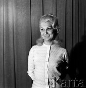 20.02.1968, Warszawa, Polska.
Portret śpiewaczki operetkowej - Wandy Polańskiej.
Fot. Jarosław Tarań, zbiory Ośrodka KARTA