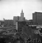 Listopad 1968, Warszawa, Polska.
Prace budowlane w Śródmieściu - budowa nowych obiektów. W oddali widoczny jest Pałac Kultury i Nauki oraz napis na wieżowcu: 