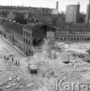 17.08.1968, Warszawa, Polska.
Wyburzanie starej zabudowy Grzybowa - ciężarówka wywozi gruz z miejsca wyburzenia.
Fot. Jarosław Tarań, zbiory Ośrodka KARTA