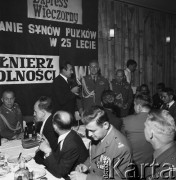 30.09.1968, Wesoła k/ Warszawy, Polska.
Spotkanie Inauguracyjne Synów Pułku w 1 Praskim Pułku Zmechanizowanym. Przemówienie Zbigniewa Sołuby - redaktora naczelnego 