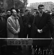 Listopad 1968, Warszawa, Polska.
Plac Unii Lubelskiej - otwarcie przebudowanego fragmentu ulicy Marszałkowskiej. Nagrywane przez dziennikarza przemówienie jednego z przedstawicieli władz. 
Fot. Jarosław Tarań, zbiory Ośrodka KARTA
