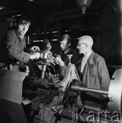 06.05.1968, Stalowa Wola, Polska.
Huta Stalowa Wola, uczniowie podczas lekcji w warsztatach.
Fot. Jarosław Tarań, zbiory Ośrodka KARTA