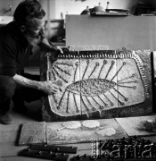1968, Łysa Góra, woj. Kraków, Polska.
Bolesław Książek, artysta plastyk, kierownik artystyczny Spółdzielni 