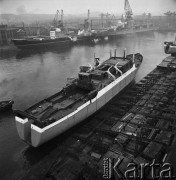 03.02.1968, Gdańsk, Polska. 
Stocznia Gdańska im. Lenina - wodowanie nowoczesnego trawlera B-26 dla ZSRR. Pokład trawlera z lotu ptaka.
Fot. Jarosław Tarań, zbiory Ośrodka KARTA