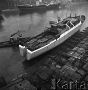 03.02.1968, Gdańsk, Polska.
Stocznia Gdańska im. Lenina - wodowanie nowoczesnego trawlera B-26 dla ZSRR. Pokład trawlera z lotu ptaka.
Fot. Jarosław Tarań, zbiory Ośrodka KARTA