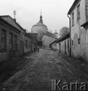 01.02.1968, Iłża, woj. Kielce, Polska. 
Fragment miasteczka, w tle kościół Panny Marii z 1820 r. 
Fot. Jarosław Tarań, zbiory Ośrodka KARTA