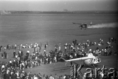 21.04.1963, Warszawa, Polska.
Pokazy lotnicze w Aeroklubie Gocław.
Fot. Jarosław Tarań, zbiory Ośrodka KARTA [63-03]

