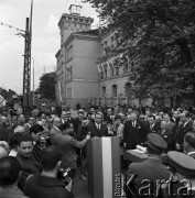 09.05.1968, Warszawa, Polska.
Uroczystości przekazania i zawieszenia zegara z kurantem Liceum im. Władysława IV na Pradze Północ. Zegar odgrywający pieśń wojskową 