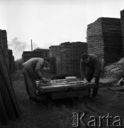 07.11.1968, Hajnówka, woj. Białystok, Polska.
Pracownicy Zakładów Przemysłu Drzewnego.
Fot. Jarosław Tarań, zbiory Ośrodka KARTA
