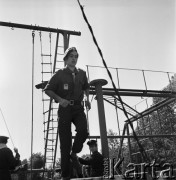 02.06.1968, Warszawa, Polska.
Harcerskie ćwiczenia obronne. Na pierwszym planie biegnący harcerz.
Fot. Jarosław Tarań, zbiory Ośrodka KARTA