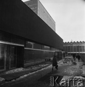 1968, Waszawa, Polska.
Nowo wybudowany pasaż Domów Towarowych Centrum. W tle rotunda PKO.
Fot. Jarosław Tarań, zbiory Ośrodka KARTA