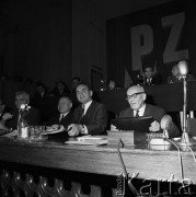 1968, Warszawa, Polska.
V Zjazd Polskiej Zjednoczonej Partii Robotniczej. Za stołem prezydialnym, pierwszy od prawej I Sekretarz KC PZPR Władysław Gomułka.
Fot. Jarosław Tarań, zbiory Ośrodka KARTA