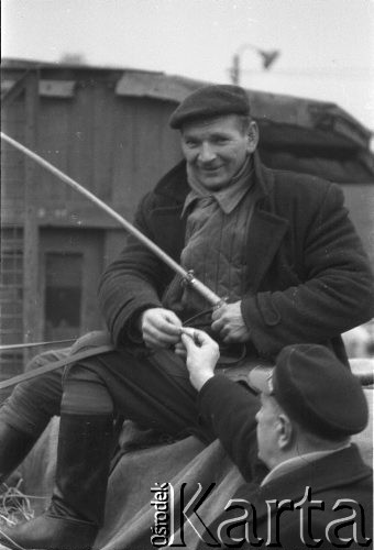 07.03.1963, Warszawa, Polska.
Bazar przy ul. Banacha na Ochocie.
Fot. Jarosław Tarań, zbiory Ośrodka KARTA [63-11]

