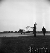 1968, Polska.
Ogólnopolski Rajd Samolotowy. Samolot rozpoczynający wyścig.
Fot. Jarosław Tarań, zbiory Ośrodka KARTA
