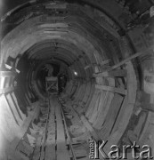 09.04.1963, Warszawa, Polska.
Budowa Kolektora Burakowskiego.
Fot. Jarosław Tarań, zbiory Ośrodka KARTA [63-64]

