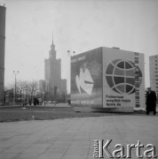 29.04.1963, Warszawa, Polska.
Dekoracje na 1 Maja. W tle Pałac Kultury i Nauki.
Fot. Jarosław Tarań, zbiory Ośrodka KARTA [63-68]

