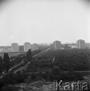 Wrzesień 1968, Warszawa, Polska.
Widok na praskie Osiedle Kinowa, na pierwszym planie ogródki działkowe przy ulicy Waszyngtona.
Fot. Jarosław Tarań, zbiory Ośrodka KARTA, kolekcja Jarosława Tarania, udostępniła Danuta Kszczot-Tarań