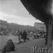 06.05.1963, Płock, Polska.
Uliczne handlarki.
Fot. Jarosław Tarań, zbiory Ośrodka KARTA [63-75]

