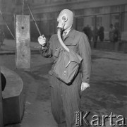 04.11.1963, Warszawa, Polska.
Ćwiczenia TOPL.
Fot. Jarosław Tarań, zbiory Ośrodka KARTA [63-165]

