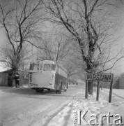 03.02.1963, Warszawa, Polska.
Autobus wjeżdżający do Warszawy.
Fot. Jarosław Tarań, zbiory Ośrodka KARTA [63-98]

