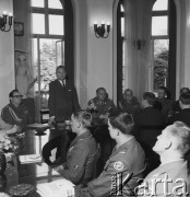 Czerwiec 1968, Warszawa, Polska. 
Spotkanie członków Związku Bojowników o Wolność i Demokrację.
Fot. Jarosław Tarań, zbiory Ośrodka KARTA