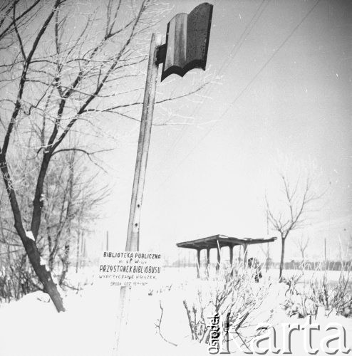 04.02.1963, Warszawa, Polska.
Przystanek bibliobusu Biblioteki m. st. Warszawy.
Fot. Jarosław Tarań, zbiory Ośrodka KARTA [63-97]

