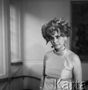 Listopad 1968, Warszawa, Polska.
Konkurs fryzur - uczesanie wieczorowe.
Fot. Jarosław Tarań, zbiory Ośrodka KARTA