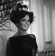 Listopad 1968, Warszawa, Polska.
Konkurs fryzur - uczesanie wieczorowe.
Fot. Jarosław Tarań, zbiory Ośrodka KARTA