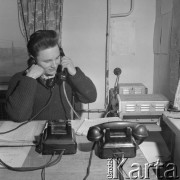 Grudzień 1963, Warszawa, Polska.
Dyżur telefoniczny w elektrociepłowni Siekierki.
Fot. Jarosław Tarań, zbiory Ośrodka KARTA [63-150]

