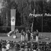 23.08.1964, Warszawa, Polska.
Niedziela rumuńska na Bielanach
Fot. Jarosław Tarań, zbiory Ośrodka KARTA [64-123]

