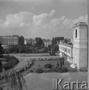 09.08.1964, Warszawa, Polska.
Wystawienie trumny Przewodniczącego Rady Państwa Aleksandra Zawadzkiego w gmachu Sejmu.
Fot. Jarosław Tarań, zbiory Ośrodka KARTA [64-11]

