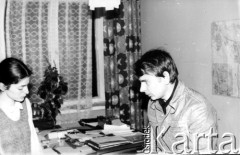 Wrzesień 1980, Gdańsk, Polska.
Bożena Rybicka i Bogdan Borusewicz w siedzibie Międzyzakładowego Komitetu Założycielskiego.
Fot. Zenon Kwoka/KARTA

