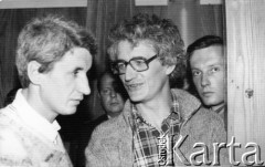 Wrzesień 1980, Gdańsk, Polska.
W siedzibie Międzyzakładowego Komitetu Założycielskiego, od lewej stoją: Błażej Wyszkowski, Krzysztof (nazwisko nieznane), Jerzy Strzelecki.
Fot. Zenon Kwoka/KARTA

