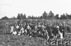 Lato 1940, Sierowski rejon, Swierdłowski obwód, ZSRR.
Sianokosy nad Sośwą, kilkanaście kilometrów od posiołka Pierierożdienie, żniwiarze - zesłańcy.
Fot. Bolesław Pełczyński, zbiory Ośrodka KARTA, album rodzinny udostępnił Włodzimierz Pełczyński.

